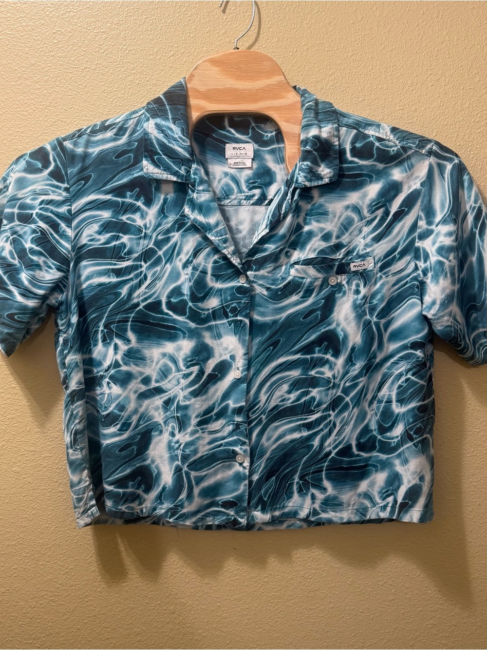 Women’s Large RVCA Blue Wavy Waves Ripple Short Sleeve Button Up Shirt